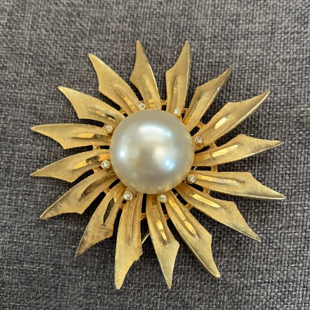 Vtg BSK signed Gold Tone Rhinestone Brooch Pin